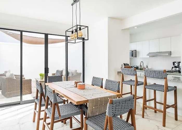 Stylish & Bright Contemporary 3bd I Pool! Casa de férias *