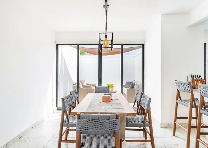Casa de férias Stylish & Bright Contemporary 3bd I Pool!
